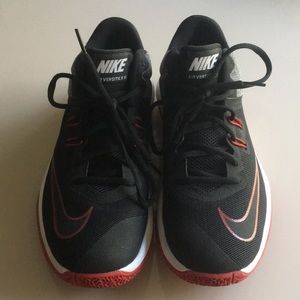 Nike Air Versitile 2